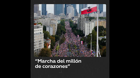 Miles de personas protestan en Varsovia contra el Gobierno a dos semanas de las elecciones