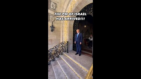 Israel PM Benjamin #Netanyahu and wife is welcomed by President #Trump at Mar-A-Lago