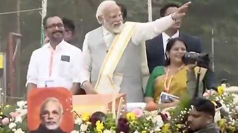 Prime Minister Narendra Modi receives a thunderous welcome in Thrissur, Kerala.