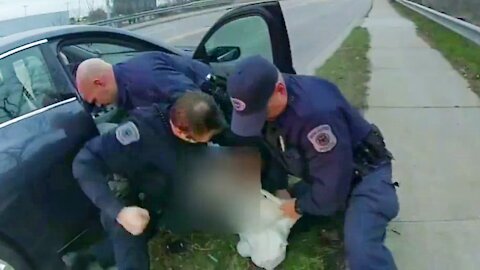 Body Cam: Officer Use Of Force (Punch in the face). Grand Rapids Police Department March 26-2021