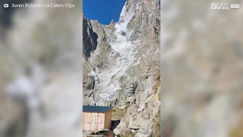 Huge rockfall at French mountain caught on camera