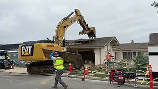 the house above the Newport Beach landslide is coming down.