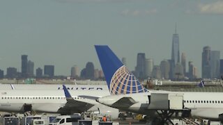 United Airlines offering vaccine incentives