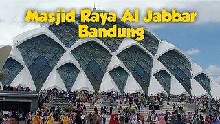 Masih dipadati pengunjung Masjid Raya Al Jabbar Bandung