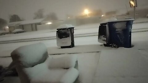 1ST OFFICIAL SNOW DAY IN ALBUQUERQUE, NEE MEXICO - Walking Barefoot in The Snow