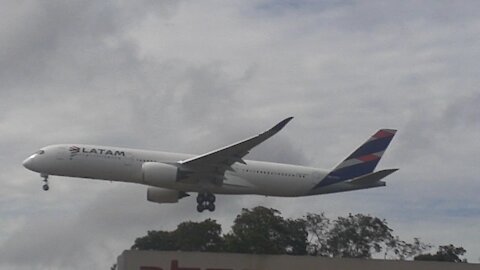 Airbus A350 PR-XTC na final antes de pousar em Manaus vindo de Guarulhos 23022021