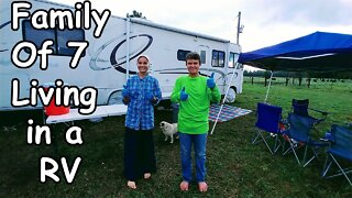 Family Of 7 Living in a RV!/ Tour of Their RV!!!