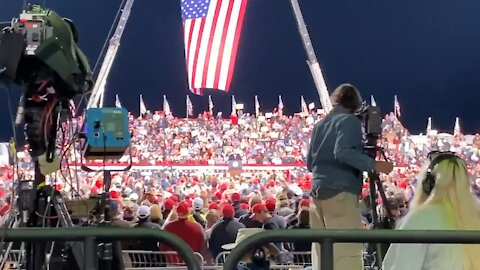 Crowd Chants “Fight For Trump” at First Post-election Trump Rally in Georgia