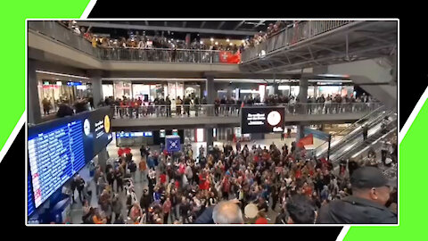 Protests Against Passports Pack Out Switzerland's Main Station / Hugo Talks #lockdown