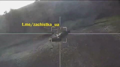 🇷🇺🇺🇦 Russian "Lancet" hits the Ukrainian 152-mm self-propelled guns 2S3 "Acacia"