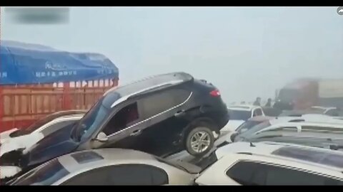 200 cars collided in China due to heavy fog during the morning rush hour