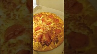 Best Pizza and wings #wings #pizza #pizzalover #pizzarecipe #wing #mukbang #asmr #pizzahut #meat #yt