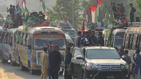 How many people attended PMLN's Jalsa at Minar E Pakistan? #nawazsharif #lahorejalsa