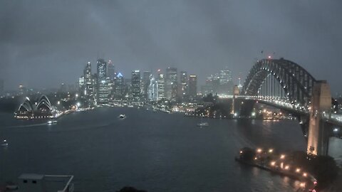 Lightning strikes incredibly close to ferry in Sydney, Australia