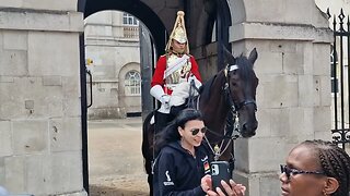 Police get verbal abuse telling a man to move on #horseguardsparade