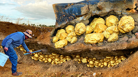 Lucky Man Found Huge Nuggets of Gold Treasure Under Stone , Discovered Huge Treasure GOLDS By Hands