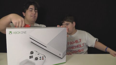 FFG Unboxing Xbox One S and More