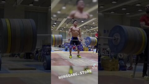 Lu Xiaojun Grinds out a deadlift single