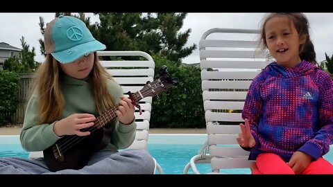 Penny and Livy singing Somewhere over the Rainbow🌈