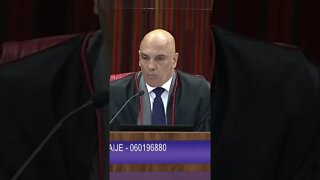 A cara de bunda de Moraes.