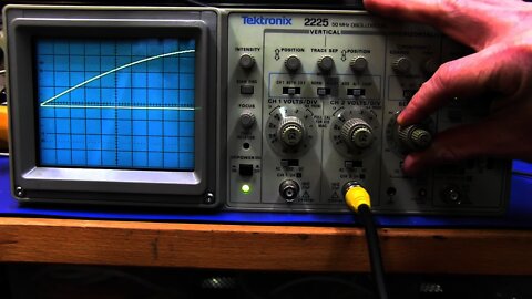 Tektronix 2225 Analog Oscilloscope - EEVblog #196