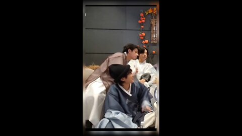 Taehyung and Jungkook awkward moment during VLIVE.