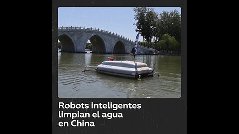 Robots inteligentes limpian la superficie del agua en Pekín