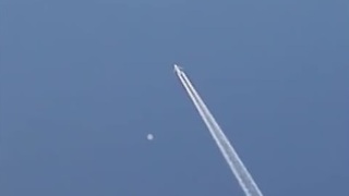 Eagle-Eyed Person Spotted A Strange Object Next To A Jet Plane Trail