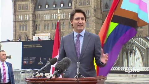 PM Justin Trudeau attends flag-raising ceremony for Pride Month – June 1, 2022