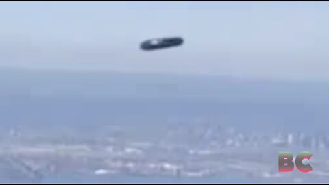 Possible UFO over NYC baffles passenger flying out of LaGuardia
