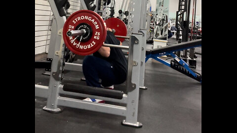 BACK SQUATS 125KG/275LBS for 4 Reps