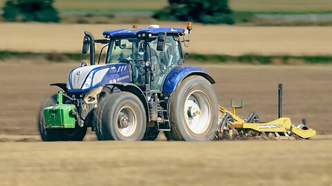 New Holland T7 270 Blue Power with McConnel Discaerator 3000.