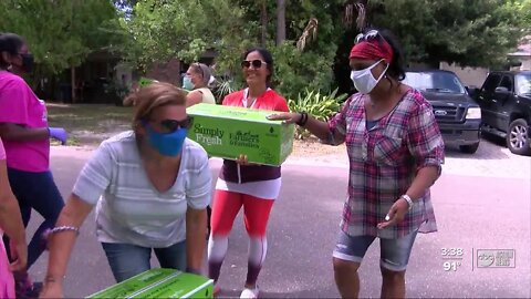 Jewish congregation takes food distribution to the streets of Tampa