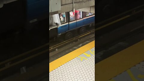 Montréal rapid metro transit #viralvideo #montreal #traintravel #travel #station