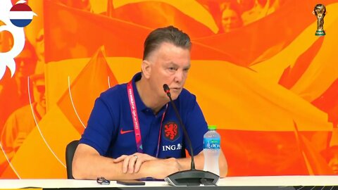 Van Gaal ergert zich aan keepers vraag Valentijn Driessen: 'Het is iedere keer hetzelfde met jou.'