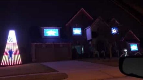 Hus oplyser natten med dette julelys-show i USA