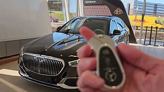 Maybach S580 at Maybach Center Göteborg, Sweden. Best roadtrip car in the world? [4k 60p]