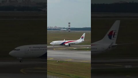 Batik Air and Malaysian Airlines on taxiway 🇲🇾 #shorts