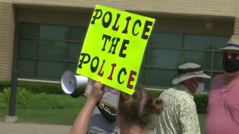Protestors demand Grand Chute officer fired for previous social media posts