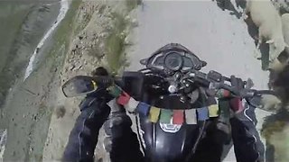Scary motorcycle journey through Leh Ladakh Khardungla || Viral Video UK