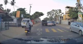 Attempt at overtaking almost ends in head-on collision
