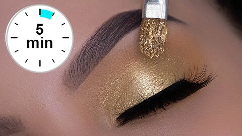 5 MINUTE Classic Golden Eye Makeup Tutorial | Christmas Glam