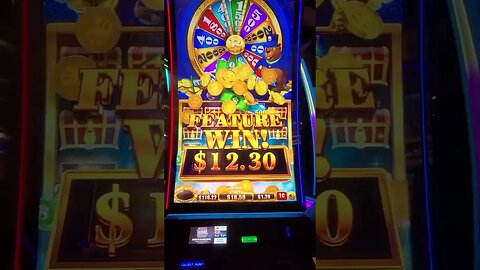 Slot Machine Wheel Beaver Bucks at the Casino!