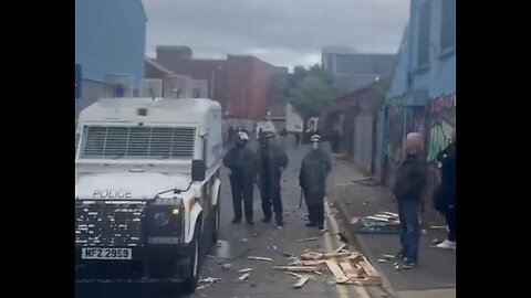 🇮🇪 Belfast Ireland - Police warn to shoot 'impact rounds' at protesters if they do not desist