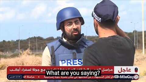 An Israeli policeman threatens a reporter live on air