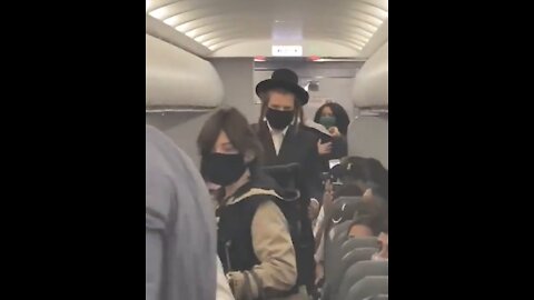 Hasidic Jewish Family Kicked Off Flight Allegedly Over Maskless Baby
