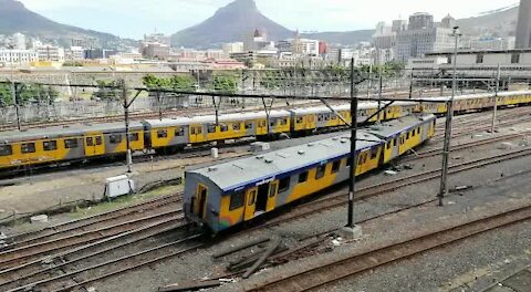 SOUTH AFRICA - Cape Town - Train Derails near Cape Town Station (Video) (Jn6)