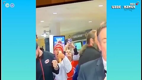 Dude steals an Ice Cream during a LlVE interview on FOX at a Veterans Day Event. 😆