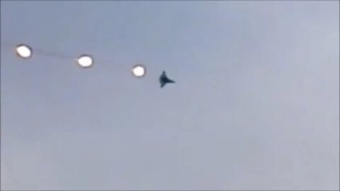 Su-35S I RUSSIAN FIGHTER JET I FIRING MASSIVE DECOYS FLARES I s35 combat jets I Ukraine war I