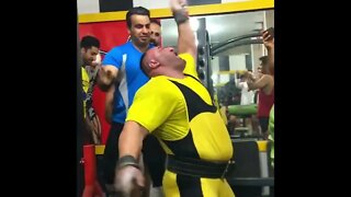 Powerlifter do Irã atinge a marca dos 502,5kg no Agachamento RAW #Shorts